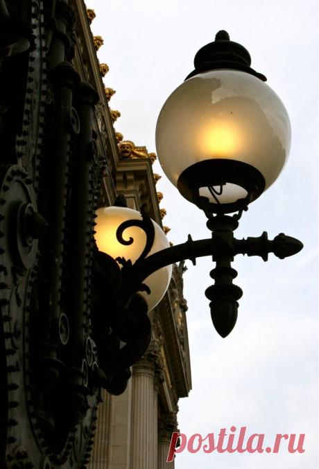 Найдено на сайте paristhroughmylens.blogspot.com.