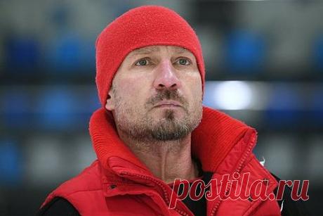 Отец Костомарова прокомментировал госпитализацию сына. Сергей Костомаров, отец олимпийского чемпиона в танцах на льду Романа Костомарова, прокомментировал госпитализацию сына. Костомаров-старший назвал ситуацию кошмарной. «Сказали, переводят его в Коммунарку. Наверное, ковид. У нас же какие врачи? Где он мог заболеть?» — задался вопросом он.