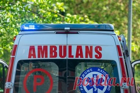 Пешеход зарезал водителя после замечания о переходе в неположенном месте. В британском городе Торнаби водитель накричал на пешехода из-за пересечения дороги в неположенном месте, за что и был им убит. По данным правоохранителей, 34-летний Александр Лейтон вышел на оживленную дорогу и едва не попал под колеса автомобиля BMW, за рулем которого был 40-летний Джеймс Стоко.