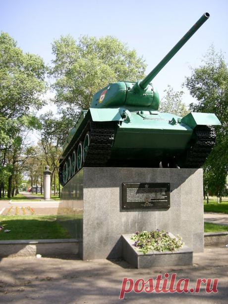 Танк Т-34-85. Сквер Шевченко ::: альбом Днепропетровск. Памятники и монументы ::: ГОРОДА и СТРАНЫ » Украина / фото 14334738 800 x 1067 io.ua
