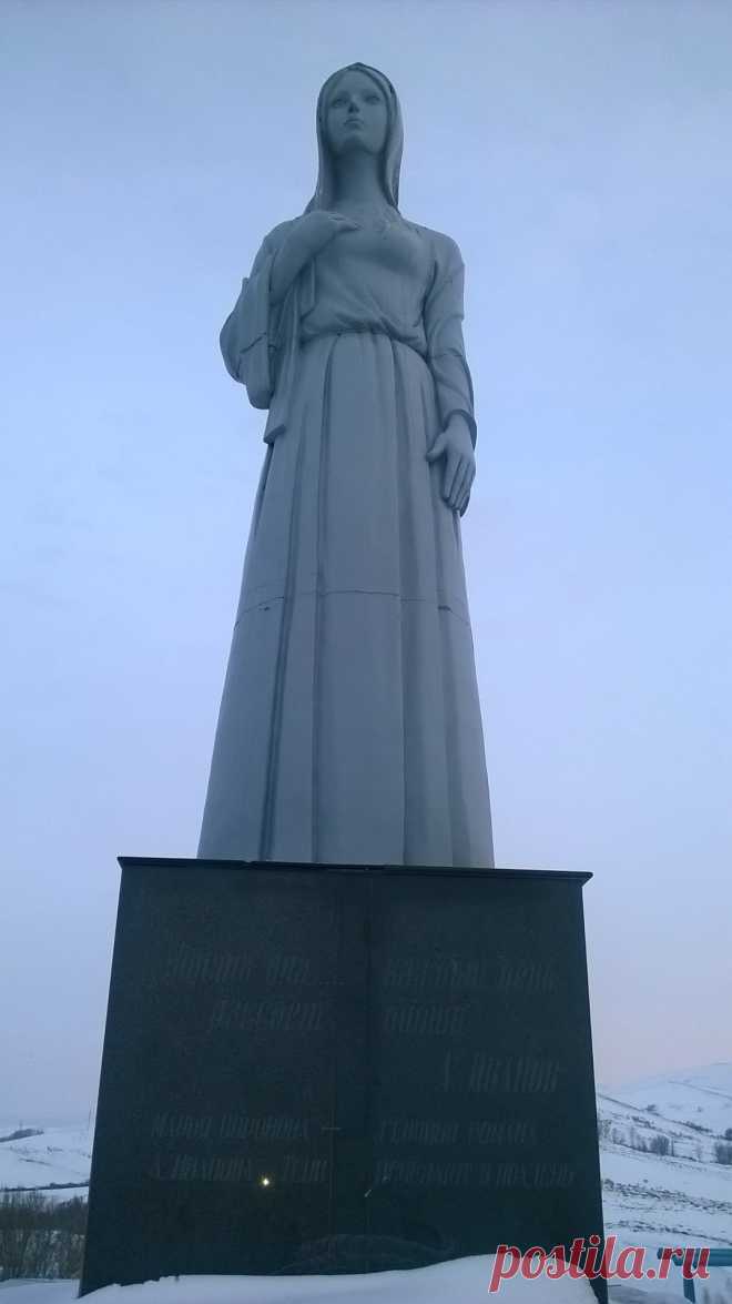 "Тени исчезают в полдень"
"Марьина" гора. Восточно-Казахстанская область, Шемонаиха.
