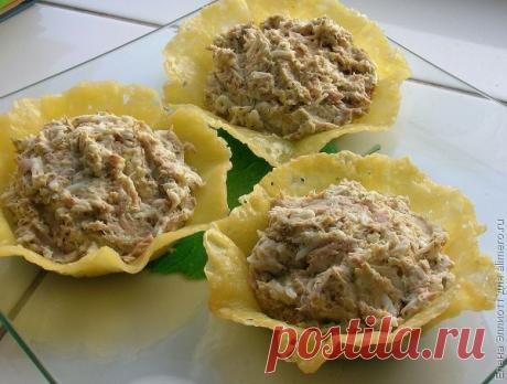 Сырные корзиночки с тунцовым салатом / Рецепты с фото
