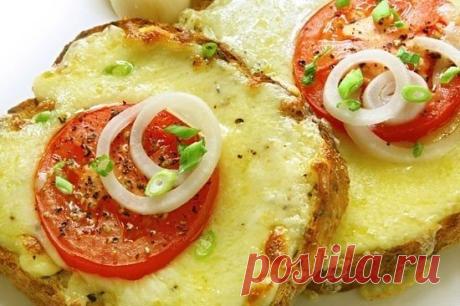 ГОРЯЧИЕ БУТЕРБРОДЫ С СЫРОМ И ПОМИДОРАМИ