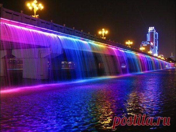 Фонтан "Мост радуги"