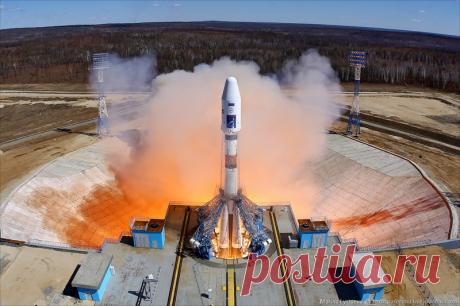 Почему на старте стояла серая ракета, а улетела белая? (8 фото)