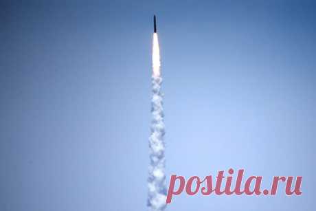 В России усомнились в испытаниях гиперзвуковой ракеты США. В России усомнились в испытаниях новой гиперзвуковой ракеты США. Американские разработки могут достичь этапа, который прошли в СССР. В свою очередь, достоверность испытаний может вызывать сомнения из-за прошлых тестов, которые оказались неудачными. Гиперзвуковую ракету запустили в понедельник.
