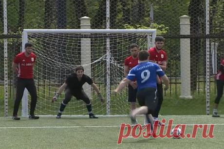 В Нальчике стартовал турнир по мини-футболу. В Нальчике, Кабардино-Балкария, стартовал турнир по мини-футболу среди команд региональных управлений МЧС. Известно, что торжественное открытие соревнований состоялось на стадионе «Спартак». Всего в первенстве участвуют семь коллективов от каждого субъекта Северо-Кавказского округа.