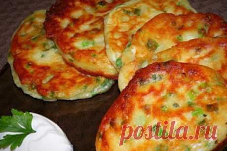 Самые вкусные рецепты: Аппетитные оладьи с зеленым луком и яйцом.