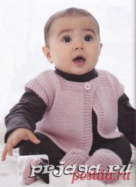 Безрукавка и пинетки для малыша