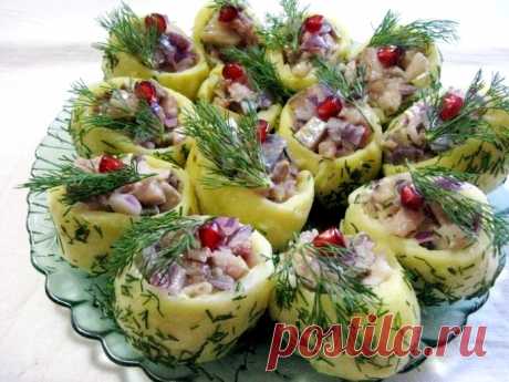 Праздничная закуска - картофель, фаршированный селёдкой
