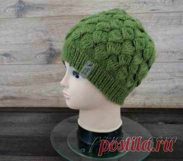 Шапка узором уз втянутых петель спицами
