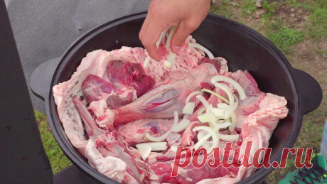 Сырне: как казахские чабаны баранину готовили Мясо, приготовленное по этому рецепту, тает во рту, а хрящики превращаются в желе. Казахи говорят, что это очень вкусно.