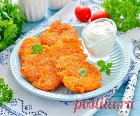 Морковно-яблочные оладьи

50.5 ккал/100 г
Б/Ж/У: 2.7 / 0.5 / 8.6

Ингредиенты:
морковь - 1 шт
яблоко - 1 шт
отруби - 1 ст.л
яйцо (белки) - 2 шт
изюм - горсть (по вкусу)

Приготовление:
Яблоко и морковь вымыть, морковь почистить, натереть их на крупной терке.
Смешать яблоко, морковь, отруби, изюм. Влить 2 белка.
Сформировать оладьи и запекать в духовке при 180 градусов 30 минут.