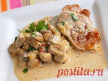 Шницель из свинины с шампиньонами и беконом