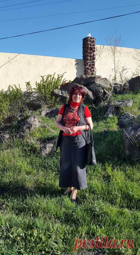 Հայոց հսկաների`ԱՐԱՐԱՏԻ եւ ԱՐԱԳԱԾԻ հովանու ներքո🌼
Ծանրաբեռնված ու հոգնեցուցիչ աշխատանխային խորհրդակցությունից հետո օրն առավել հաճելի ավարտ ունեցավ: Գործընկերներիս հետ ոչ միայն հաճելի ժամանակ անցկացրինք,այլև հիշողության գիրկն ուղարկվող գեղեցիկ լուսանկարներ ունեցանք մայիսյան ծաղկունք ապրող հայրենի Ապարանիս գեղատեսիլ բնաշխարհի գրկում`բիբլիական հաոց լեռների վեհաշուք տեսքով զմայլված.....