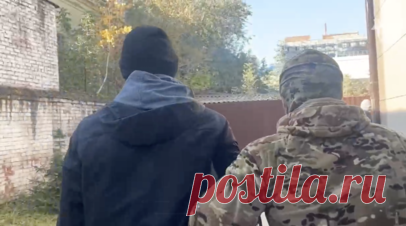 В Красноярском крае задержали подростка за передачу данных боевикам «Азова». В СК России заявили, что сотрудниками правоохранительных органов был задержан 17-летний житель Красноярска, вступивший в террористическую организацию «Азов»* и передававший ей сведения о российских военных и волонтёрах. Читать далее
