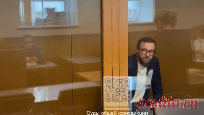 Судья начал рассматривать материалы о мере пресечения хирургам клиники Хайдарова. В Замоскворецкий районный суд города Москвы поступили материалы об избрании меры пресечения врачам-хирургам столичной клиники "Ай Кью Платик". Об этом сообщили в пресс-службе На скамье подсудимых оказались Илья Елагин и ...