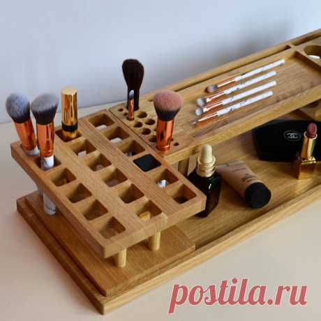 makeup tray / brush organizer / stationery organizer / jewelry organizer / makeup container / personalized makeup / makeup station / girls Ladies have always sought for perfection. It is essential to look fabulous and attractive. Every day, women spend a couple of hours for their morning makeup. This time needs to be spent with maximum efficiency and comfort.  With different spaces of different sizes, you are able to place