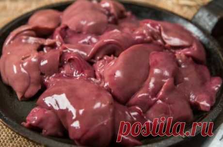 Новый рецепт печени по-азиатски.
Вкусно, сочно, необычно.
Можно по этому рецепту готовить любую печень, я предлагаю — куриную, так как на нее самая доступная цена.
Плюс к этому, куриный субпродукт готовить просто, быстро, а блюда с ним вкусные, ароматные и питательные! По качеству ничем не уступают дорогой говяжьей печенки.
Ингредиенты:
Куриная печень охлаждённая — 700 — 800 г;
Репчатый лук — 1 крупная луковица;
Томатная паста — 150 г;
Крахмал картофельный — 2 ложки столов. (можно заменить