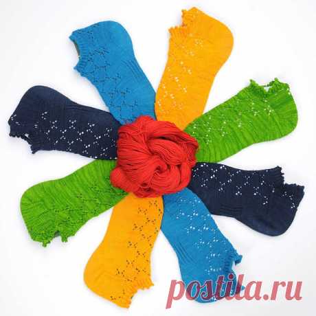 #вяжем_подарки_на_НГ
Носочки Mouches от Susanne Reese - в русском переводе!