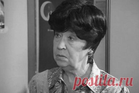 Умерла актриса сериалов «След» и «Карпов» Вера Молчанова. На 82-м году жизни умерла актриса театра и кино Вера Молчанова. Об этом сообщили в Театре на Покровке, где она работала с 1991 года. Широкой аудитории актриса известна по ролям в сериалах «След», «Карпов-2», «Закрытая школа». Отмечается, что о дате и месте прощания будет сообщено дополнительно.