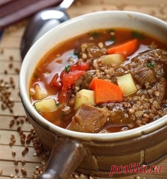 ГРЕЧНЕВЫЙ СУП С ГОВЯДИНОЙ И ОВОЩАМИ

Ингредиенты:

Говядина 500 г
Лук репчатый 2 шт.
Морковь 3 шт.
Картофель 4 шт.
Помидоры (томат) 5 шт.
Гречневая крупа 1 ст.
Вода 2 л
Подсолнечное масло 2 ст. л.