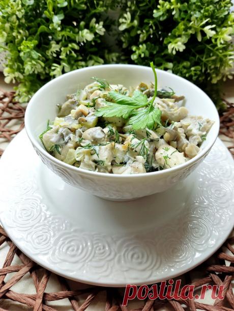 Попробовала в гостях салат, который стал одним из любимых - делюсь рецептом. | "ОколоПП" | Дзен