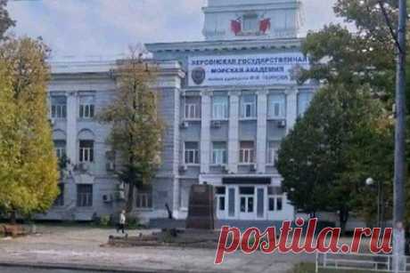 Из Херсона вывезли памятники русским полководцам. Заместитель главы администрации Херсонской области Кирилл Стремоусов сообщил, что из Херсона вывезли памятники русскому полководцу Александру Суворову и флотоводцу Федору Ушакову. По его словам, монументы были вывезены из города из-за угрозы повреждений при обстрелах или терактах со стороны украинских военных.