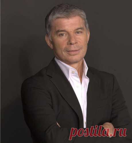 Олег Газманов с трудом отбился селфи-палкой от крупной и злой рыбы в индийском океане