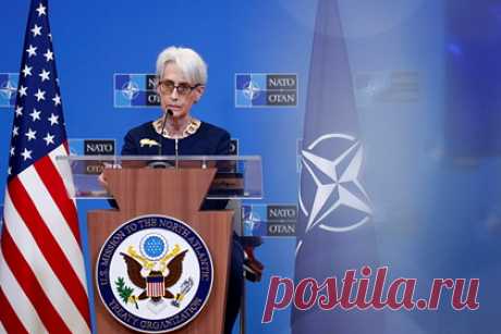 В США рассказали о реакции НАТО на предложения России. Делегация НАТО заявила, что некоторые предложения России являются неприемлемыми. Альянс не собирается возвращаться на позиции 1997 года и отказываться от дальнейшего расширения, заявила первая замгоссекретаря США Уэнди Шерман в ходе брифинга по результатам заседания Совета Россия — НАТО.