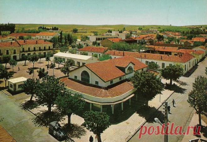 БЕРРУАГЬЯ, АЛЖИР — ПЛОЩАДЬ ПОД СОЛНЦЕМ И ТИШИНОЙ — VIZIST.ru