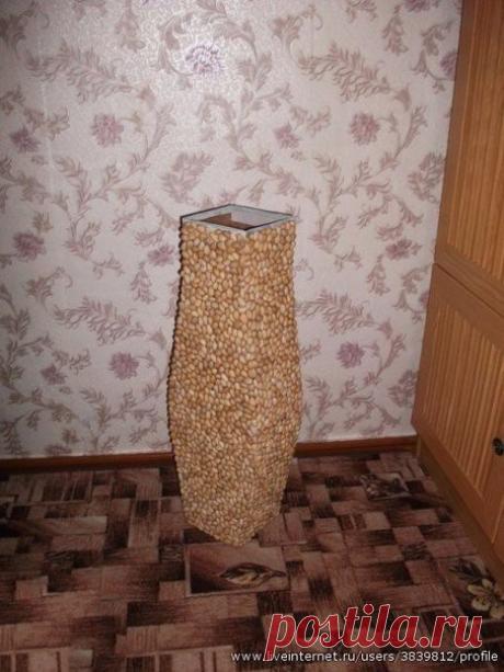 Напольная ваза из скорлупок фисташек