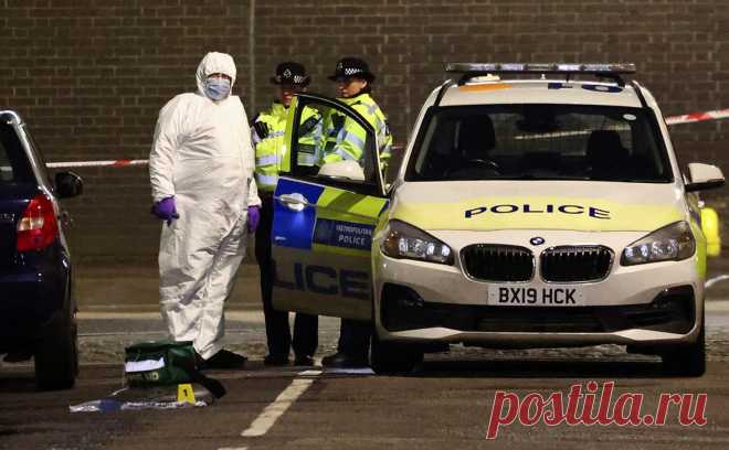 В центре Лондона неизвестные открыли стрельбу возле церкви. Три женщины и ребенок доставлены в больницу с огнестрельными ранениями после того, как находившиеся в автомобиле неизвестные открыли срельбу на улице рядом с церковью у вокзала Юстон в центре Лондона, говорится в сообщении Скотланд-Ярд в Twitter.