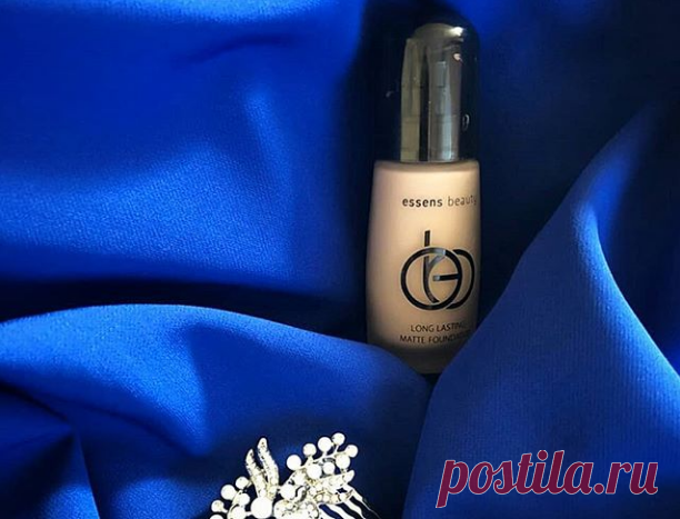 Стойкий матирующий тональный крем идеально выравнивает цвет кожи, маскирует ее недостатки и обеспечивает идеальное покрытие в течение длительного времени. Безмасляный состав обеспечивает гладкий и матовый эффект, и благодаря защитному фактору SPF 15 кожа защищена от вредного солнечного излучения.