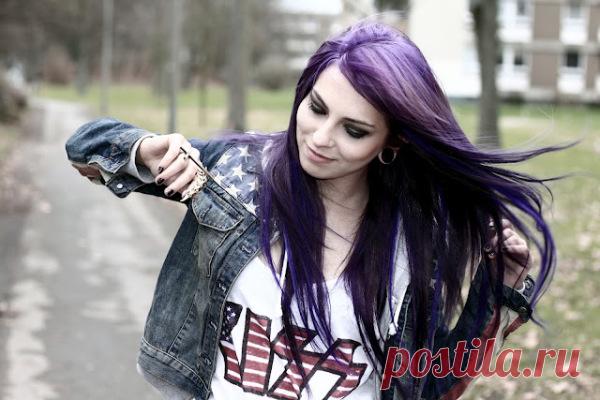 Темно-фиолетовые волосы (35 фото) у девушки: видео-инструкция как покрасить кончики в сине-фиолетовый цвет своими руками, чем убрать оттенок, почему бабушки красят, кому идет, тоник, краска, фото и цена