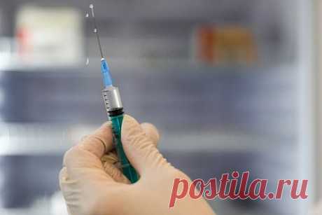 В Минздраве опровергли проблемы с вакцинами в российских клиниках. В Минздраве опровергли проблемы с вакцинами в российских клиниках. «Государственные контракты на поставку в субъекты вакцин для профилактики кори, краснухи и паротита заключены. Поставки по первому этапу в этом году осуществлены», — заявили в Министерстве здравоохранения.