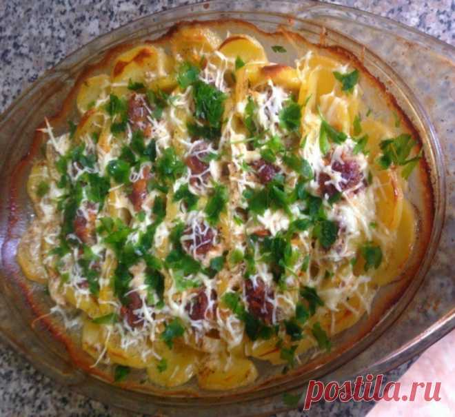 Картофельная Запеканка с Фрикадельками (с мясными шариками) 

Замечательная идея сытного ужина для всей семьи. Приготовление этой ароматной и вкусной запеканки не отнимет у вас много времени и сил. Картофельная запеканка с фрикадельками непременно удивит ваших гостей и родных 

Картофельная запеканка для многих- это такое супер блюдо детства. 
Кому-то её готовила мама, кто-то с теплотой вспоминает детский садик. 

Из разнообразия многих замечательных блюд предлагаю настоящ...