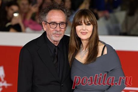 Моника Беллуччи и Тим Бертон впервые вышли в свет в качестве пары. Итальянская актриса и модель Моника Беллуччи и американский кинорежиссер Тим Бертон впервые вышли в свет в качестве пары. Артистка и кинематографист посетили 18-й международный кинофестиваль в Риме, где позировали фотографам на красной дорожке, держась за руки и обнимаясь.