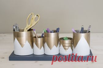 15 гениальных идей для хранения мелочей 1. Органайзер из жестяных банок

Не спешите выбрасывать использованные банки из-под консервов — если их отмыть и покрасить, получится удобный органайзер для хоум-офиса. Впрочем, хранить в тако