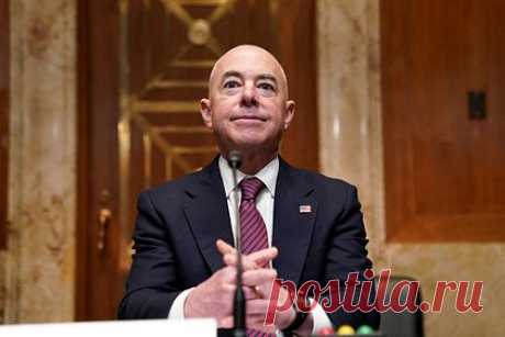В США во второй раз в истории объявили импичмент министру. Палата представителей вынесла импичмент главе министерства внутренне безопасности (МВБ) Алехандро Майоркасу. Это второй случай в истории, когда импичмент объявили министру. Первый подобный случай произошел в 1876 году, тогда Палата представителей приняла резолюцию об импичменте военному министру Уильяму Белнапу.