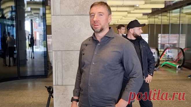 Бакальчук сообщил, что он дома и с ним "все в порядке". Совладелец Wildberries Владислав Бакальчук заявил, что он дома и у него "все в порядке". Видеосообщение появилось в его Telegram-канале. "Я дома. Я в шоке. Но правда на моей стороне. Пусть восторжествует ...