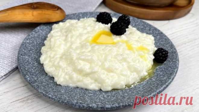 Рисовую КАШУ готовлю только так. Дети просят на завтрак.
Приготовить вкусную рисовую кашу очень легко. Давайте приступим!
Ингредиенты:
 Круглозерный рис — 1 стакан
 Молоко — 4-6 стаканов (в зависимости от времени подачи)
 Соль — 1/2 чайной ложки
 Сахар — 3 чайные ложки (по вкусу)
 Сливочное масло — 1 кусочек (по вкусу)
 Ягоды или фрукты — по желанию

Приготовление:
1. Промывание риса:
- Отмерьте 1 стакан круглозерного риса и отправьте его в сотейник.
- Промойте рис до проз...