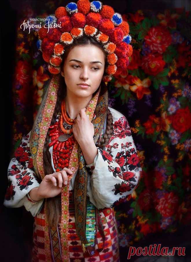 Як українки одягалися на свята понад 100 років тому | в Україні | ВСВІТІ