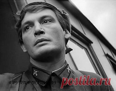 "Есть такая профессия - Родину защищать."

Военные песни – Песня из Кф. "Офицеры"
