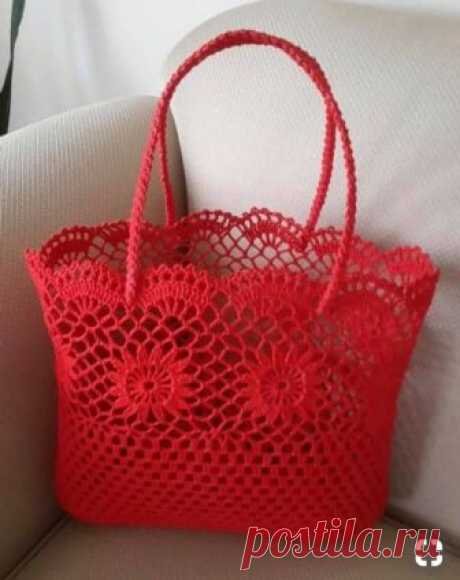 (4) Facebook