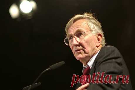 Херш рассказал об отчитавшем Зеленского главе ЦРУ. Президент Украины Владимир Зеленский получил выговор от главы ЦРУ Уильяма Бернса за то, что чиновники и генералы разъезжают по Киеву на новых автомобилях Mercedes. Об этом журналист Сеймур Херш рассказал в эфире программы Going Underground. Американская сторона передала украинскому президенту список из 35 человек.