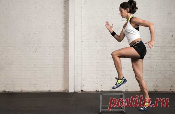 Nike выпустила ролики с белым текстом на черном фоне, в которых раскритиковала соцсети за бессмысленность