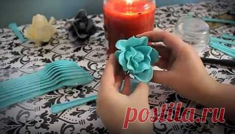 Как из обычных пластиковых ложек создать потрясающее украшение в виде розы