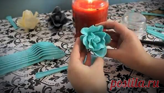 Как из обычных пластиковых ложек создать потрясающее украшение в виде розы
