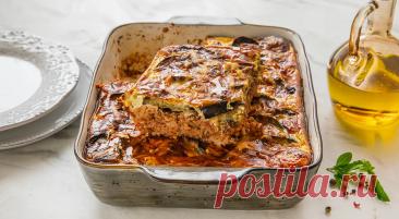 Сытная запеканка из баклажанов, мясного фарша и риса под йогуртово-сырной заливкой.